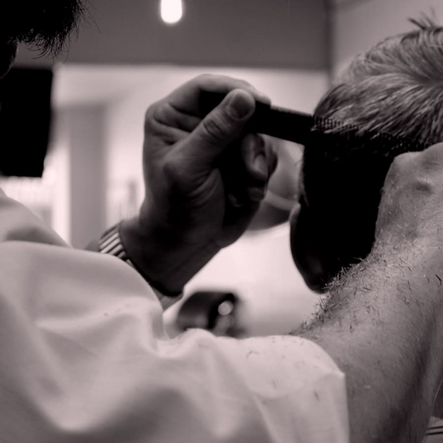 Retrato en blanco y negro de un corte en proceso